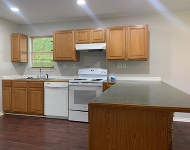 1602 W Elm Street - Photo Thumbnail 7
