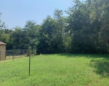 1602 W Elm Street - Photo Thumbnail 9