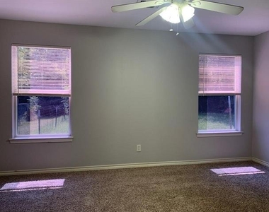1602 W Elm Street - Photo Thumbnail 15