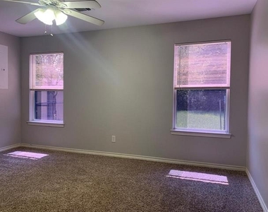 1602 W Elm Street - Photo Thumbnail 13