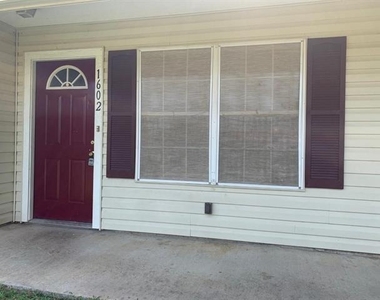 1602 W Elm Street - Photo Thumbnail 17