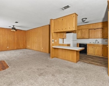 706 S Manson Street - Photo Thumbnail 2