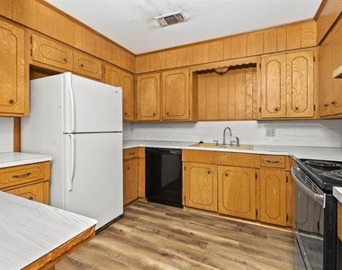 706 S Manson Street - Photo Thumbnail 5