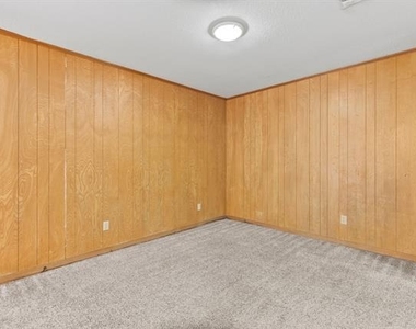 706 S Manson Street - Photo Thumbnail 16