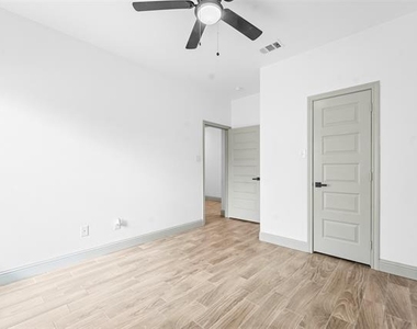4801 Shackleford Street - Photo Thumbnail 6