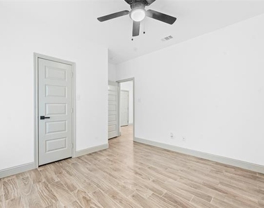 4801 Shackleford Street - Photo Thumbnail 4