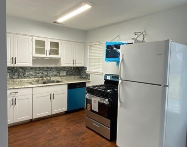 1502 N Pikeview Terrace - Photo Thumbnail 2