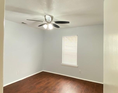 1502 N Pikeview Terrace - Photo Thumbnail 7