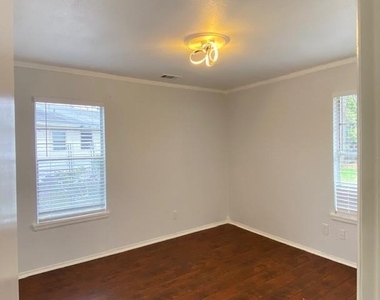1502 N Pikeview Terrace - Photo Thumbnail 5
