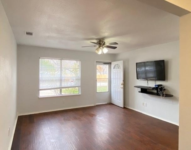 1502 N Pikeview Terrace - Photo Thumbnail 3
