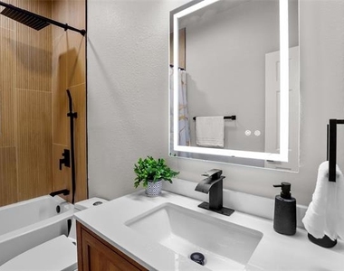 1531 Home Park Drive - Photo Thumbnail 23