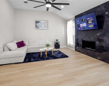 1531 Home Park Drive - Photo Thumbnail 10