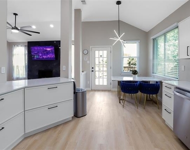 1531 Home Park Drive - Photo Thumbnail 14
