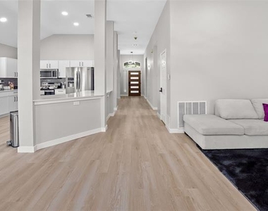 1531 Home Park Drive - Photo Thumbnail 7
