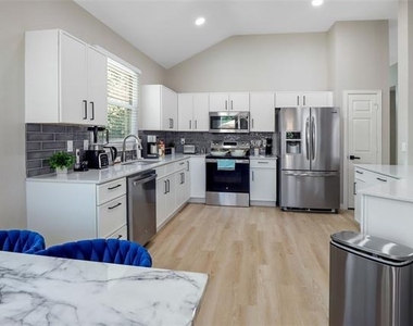 1531 Home Park Drive - Photo Thumbnail 12