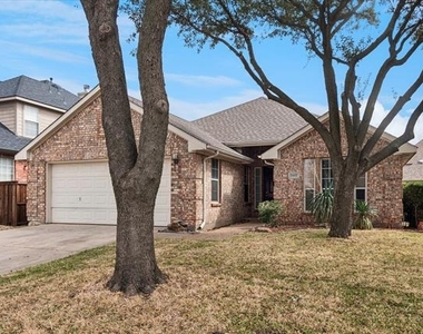 2657 Red Spruce Drive - Photo Thumbnail 1