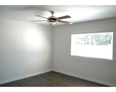3421 W 5th Street - Photo Thumbnail 10