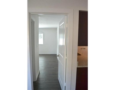 3421 W 5th Street - Photo Thumbnail 11