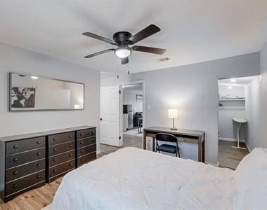 1532 Whitaker Avenue - Photo Thumbnail 22