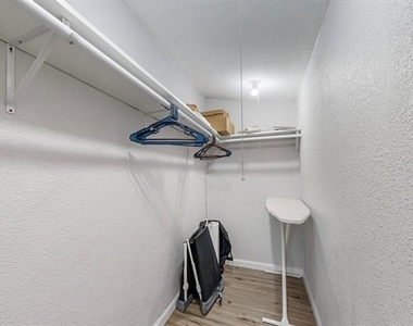1532 Whitaker Avenue - Photo Thumbnail 27