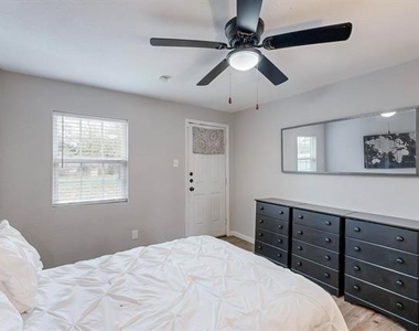 1532 Whitaker Avenue - Photo Thumbnail 23
