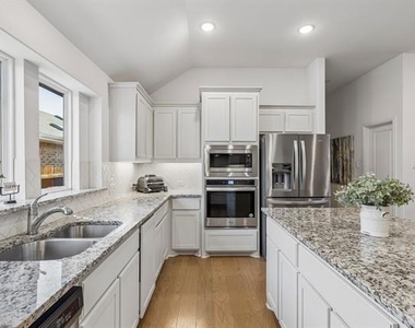 685 Coleman Street - Photo Thumbnail 8