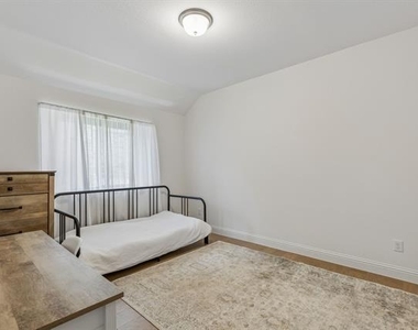 685 Coleman Street - Photo Thumbnail 15