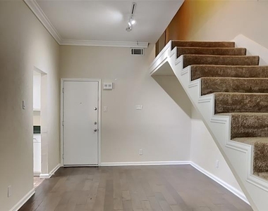 2907 Shelby Avenue - Photo Thumbnail 3