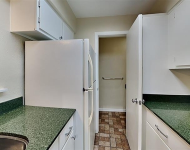 2907 Shelby Avenue - Photo Thumbnail 2