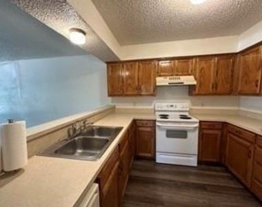 615 Pierce Street - Photo Thumbnail 2