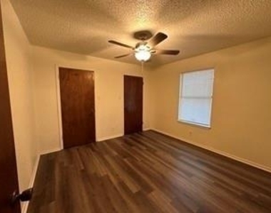 615 Pierce Street - Photo Thumbnail 4