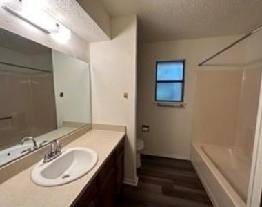 615 Pierce Street - Photo Thumbnail 6
