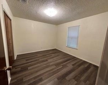 615 Pierce Street - Photo Thumbnail 3