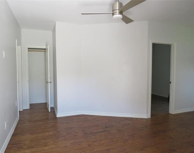 818 Thomas Street - Photo Thumbnail 2