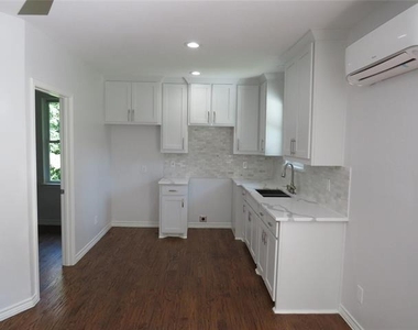 818 Thomas Street - Photo Thumbnail 1