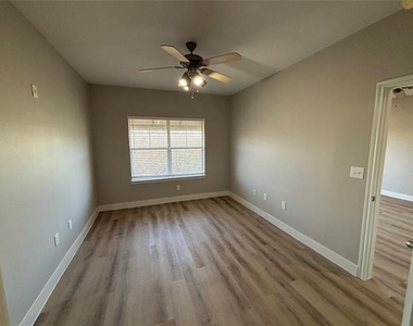 3102 Kings Road - Photo Thumbnail 14