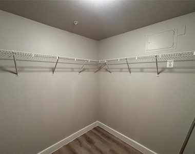 3102 Kings Road - Photo Thumbnail 15