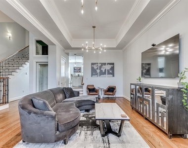 414 Ne 2nd Street - Photo Thumbnail 2