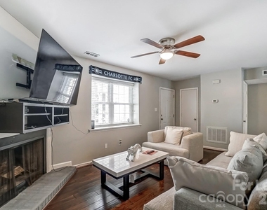 8518 Castle Pine Court - Photo Thumbnail 5