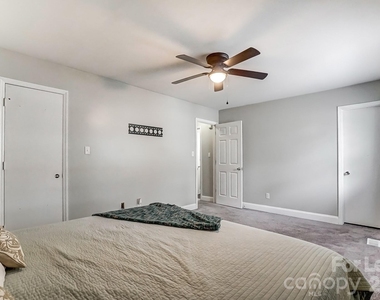8518 Castle Pine Court - Photo Thumbnail 20