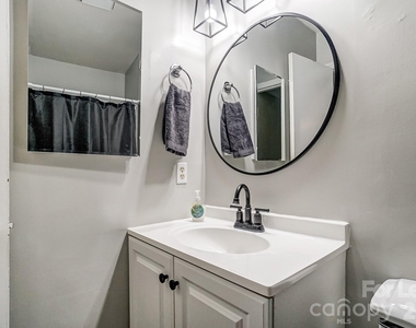 8518 Castle Pine Court - Photo Thumbnail 23
