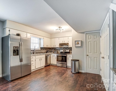 8518 Castle Pine Court - Photo Thumbnail 11