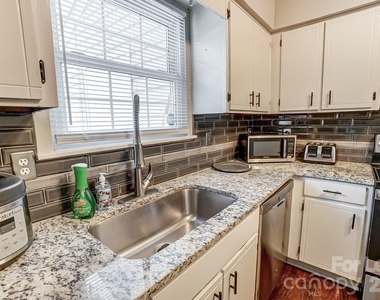 8518 Castle Pine Court - Photo Thumbnail 10