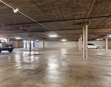 2726 S Menlo Ave. - Photo Thumbnail 24