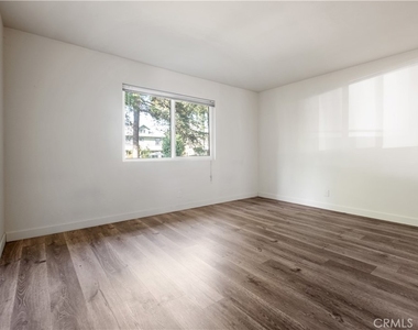 2726 S Menlo Ave. - Photo Thumbnail 5