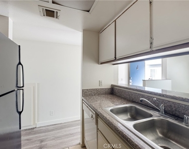 2726 S Menlo Ave. - Photo Thumbnail 2