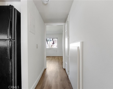 2726 S Menlo Ave. - Photo Thumbnail 3