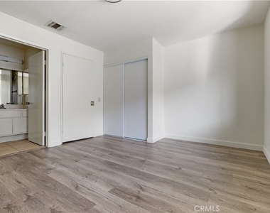 2726 S Menlo Ave. - Photo Thumbnail 15
