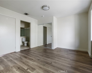 2726 S Menlo Ave. - Photo Thumbnail 11
