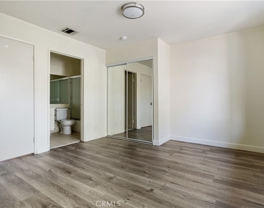 2726 S Menlo Ave. - Photo Thumbnail 12